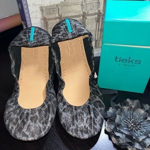 Brand new size 10 black leopard tieks